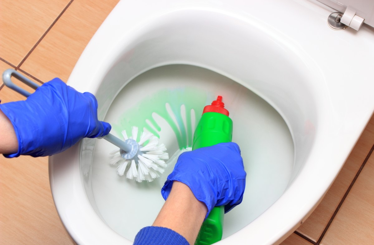หลีกเลี่ยงการสัมผัสน้ำยาล้างห้องน้ำ