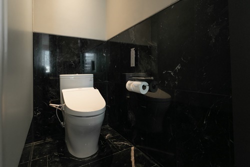 Le Méridien Bangkok cooperated with TOTO to renovate the hotel with an automatic toilet seat - WASHLET for supporting tourists. 10
